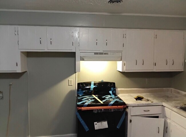 Building Photo - Beautifully Renovated 2BR/1BA Unit Now Leasing