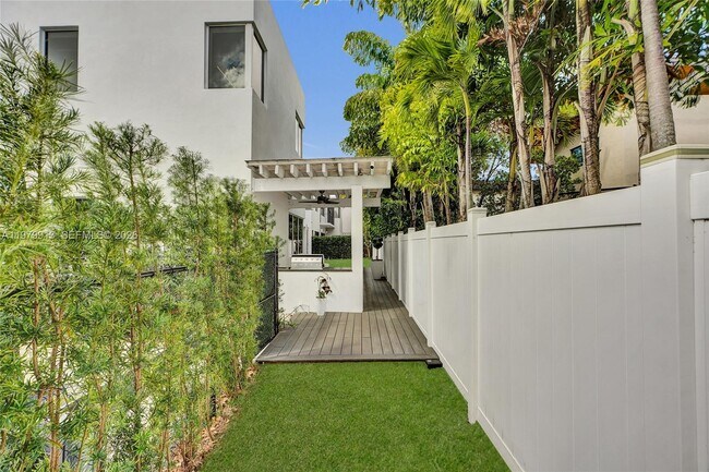 Building Photo - 10223 NW 75th Terrace