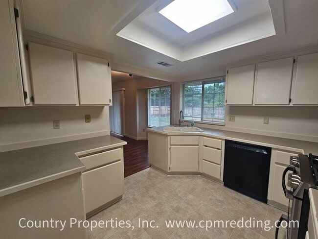 Building Photo - Spacious Home in Saratoga Estates with Lan...
