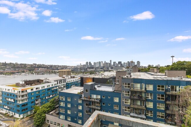 Building Photo - 1504 Aurora Ave N