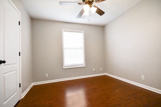 Building Photo - Pet Friendly Three Bedroom with Bonus!