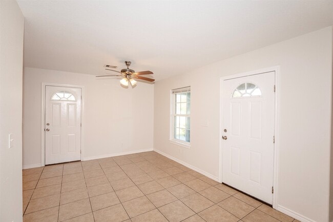 Building Photo - 305 S Westward St