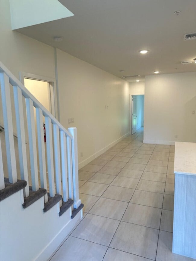 Building Photo - 3902 Melaleuca Ln