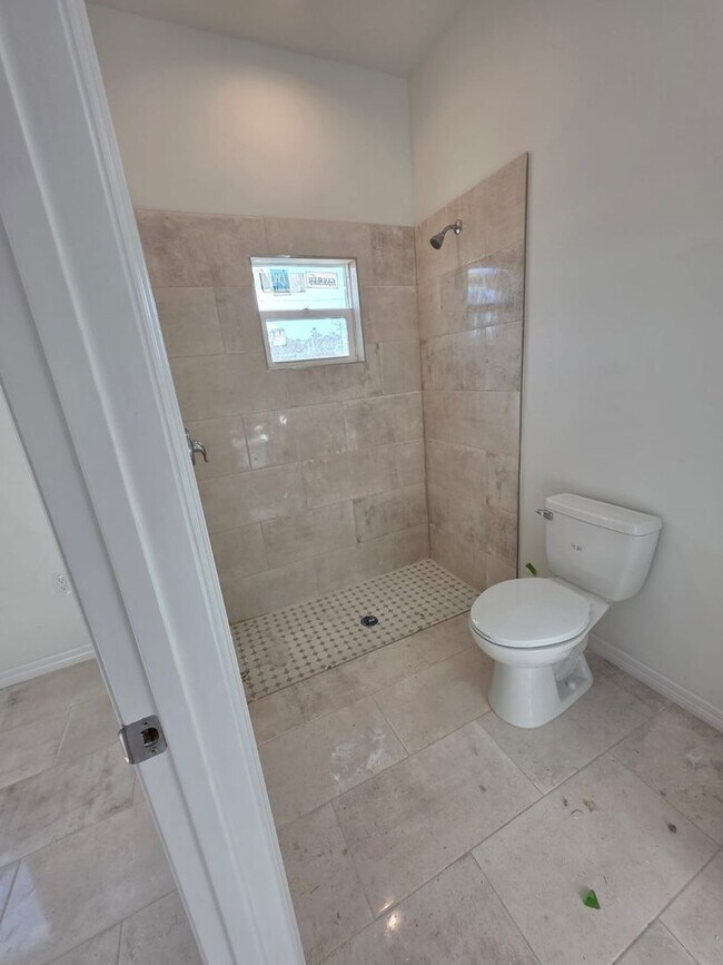 Building Photo - ASK US HOW TO GET FREE RENT!!-Brand New Co...