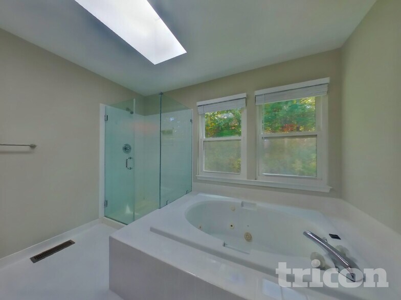 Building Photo - 8609 Undermire Ct