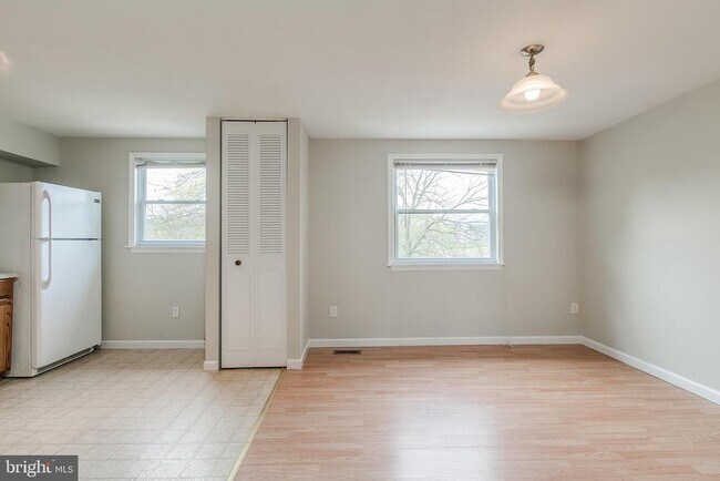 Building Photo - 1749 Carriage Way