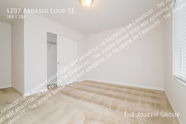 Building Photo - 4207 Andasio Loop SE