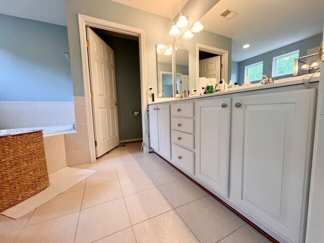 Building Photo - 5920 Nicolet Ct