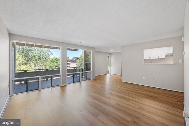 Building Photo - 7204 Donnell Pl