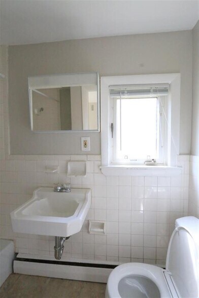 Building Photo - 5 Elmer St