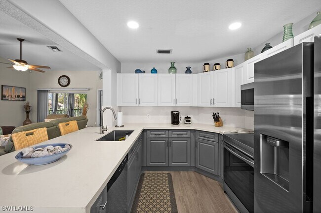 Building Photo - 9570 Crescent Garden Dr