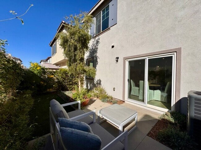 Building Photo - Brand New 4 Bedroom Home with Solar in Gat...