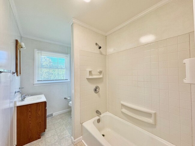 Building Photo - Southern Charm