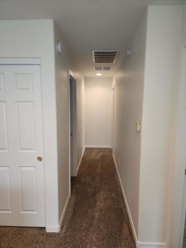 Building Photo - 4 Bedroom - 2.5 Bath - 2485 Sq. Ft - Sahuarita
