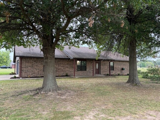 Building Photo - Beautiful home, newly updated near schools