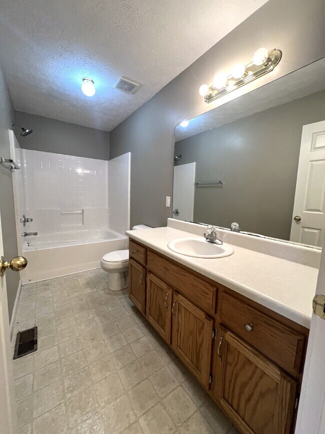 Building Photo - 3388 Pennridge Rd