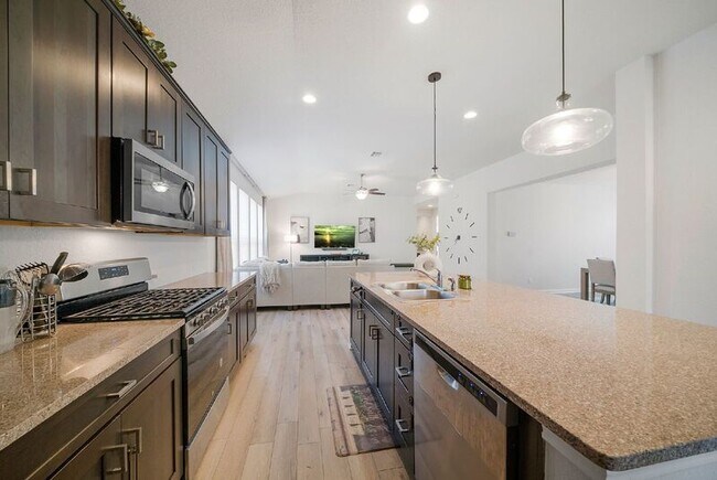 Building Photo - 12927 Maridell Park