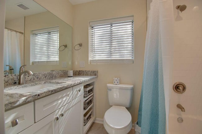 Building Photo - 10 Dune House Ln