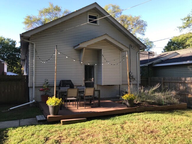 Building Photo - 401 E Cambourne St