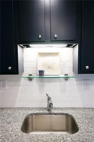 Building Photo - 603 Thames St