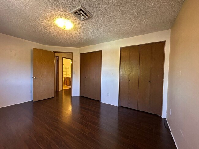Building Photo - Lincoln Duplex