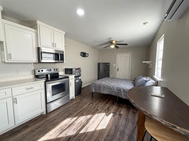 Building Photo - 2518 Castle Dr