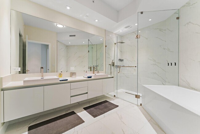 Building Photo - 3100 N Ocean Dr