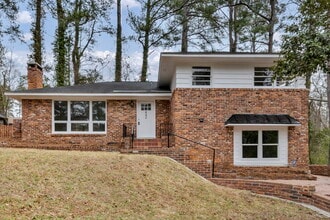 Building Photo - 842 Delverton Rd