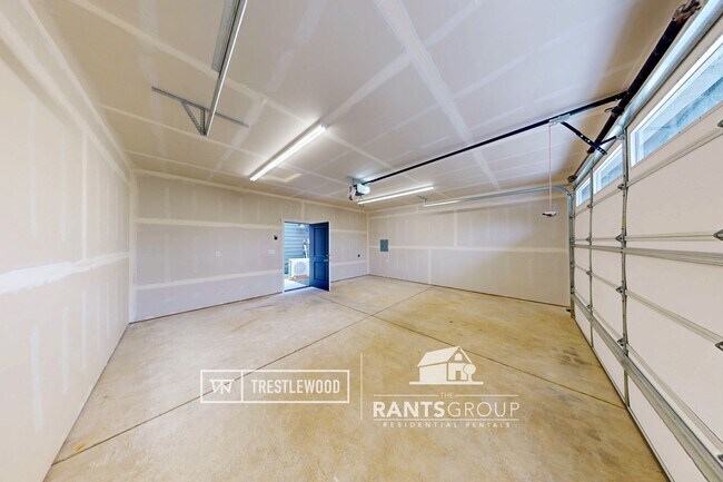 Building Photo - Brand New! Modern Home in Trestlewood – Wh...