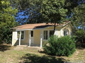 Building Photo - *COMING SOON* Charming Cottage Retreat with Fenced Yard!