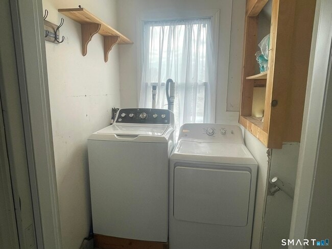 Building Photo - 108 Concord St