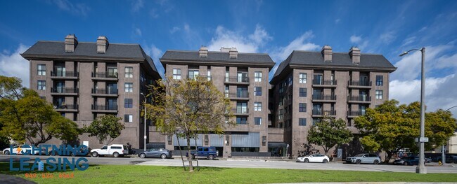 Building Photo - 8811 Burton Way