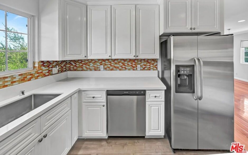 Shared kitchen - 3242 Hutchison Ave