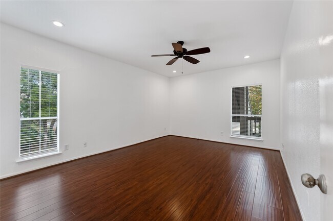 Building Photo - 2100 Tanglewilde St