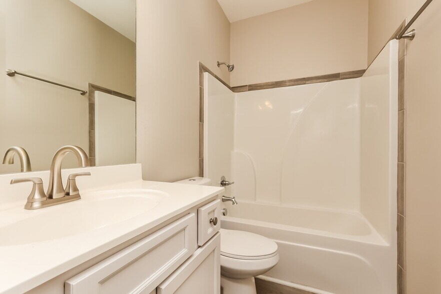 Building Photo - 708 Mitscher Dr