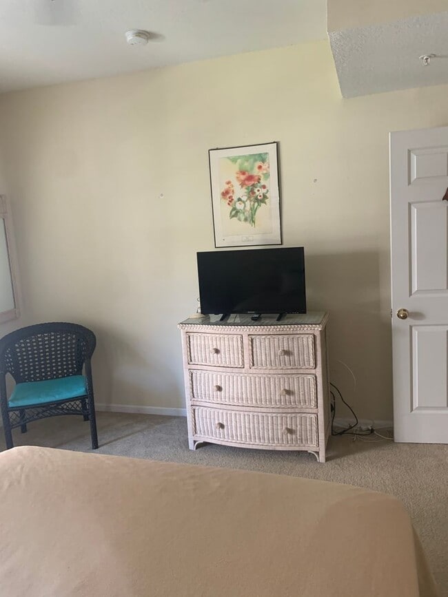 Building Photo - 571 Water St