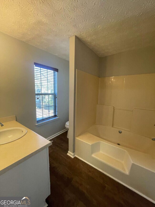 Building Photo - 3015 Cascade Manor Dr