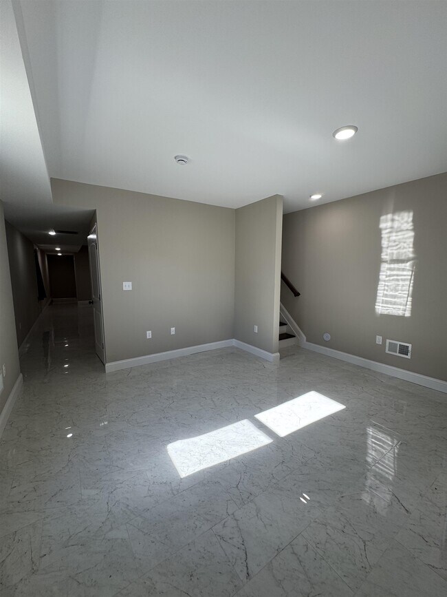 Building Photo - 515 Walnut St