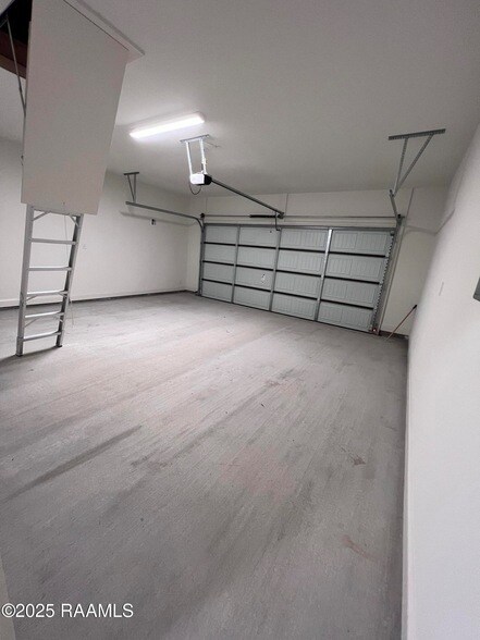 Building Photo - 107 Tenor St