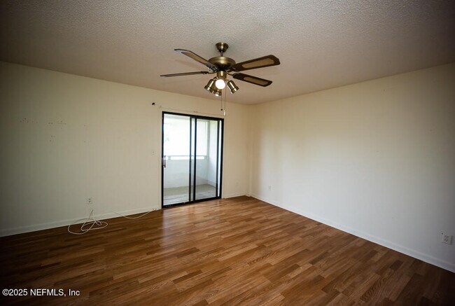 Building Photo - 1307 River Hills Cir E