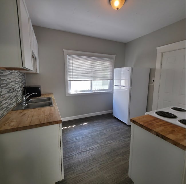 Building Photo - Single Family Home 4 Bedroom and 1 Bath Fo...