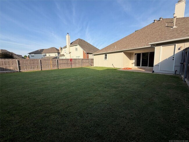 Building Photo - 9203 S 73rd E Ave