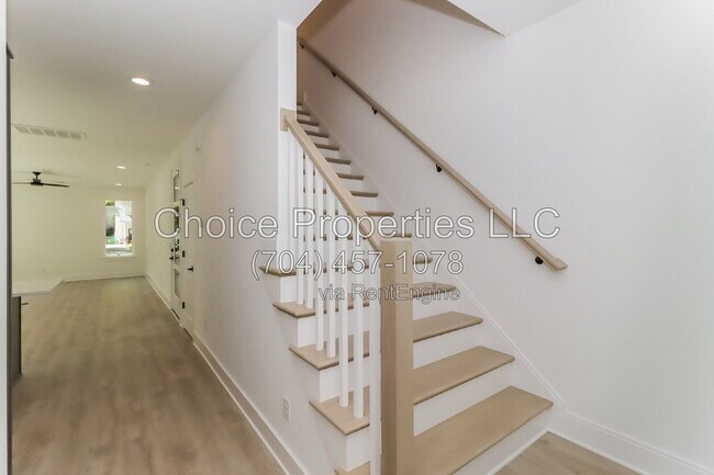 Building Photo - 422 Sylvania Ave