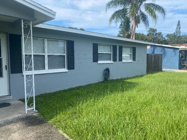 Building Photo - 2522 Stratford Dr