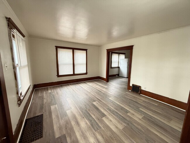 Building Photo - 340-342 W Wesley St