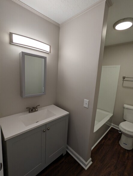 Building Photo - 112 Victor Reiter Pky