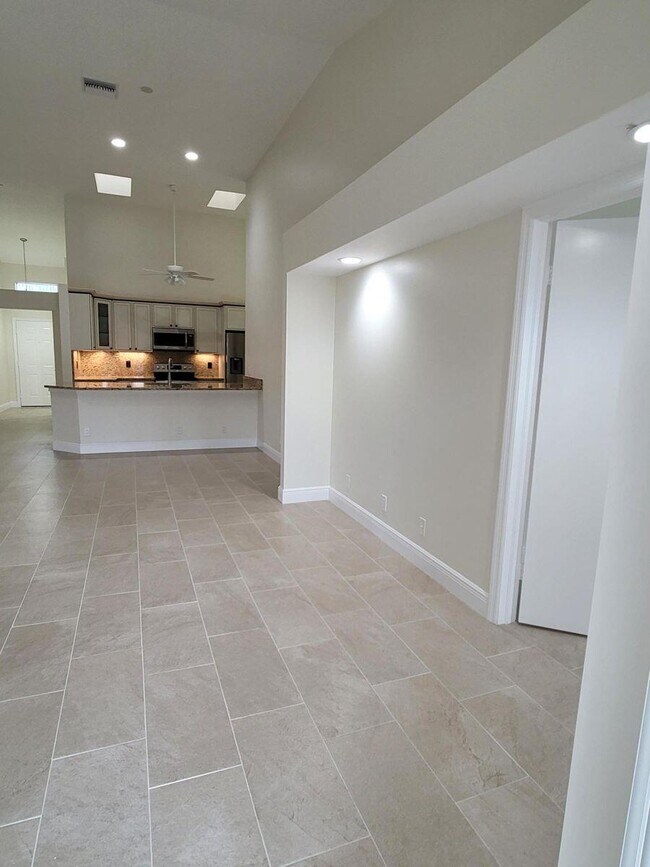 Building Photo - 11000 Ladera Ln