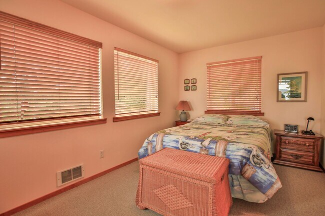 Building Photo - Furnished Greenbank Home with Water View and Bocce Ball!