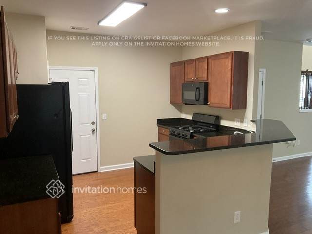 Building Photo - 3241 Welmingham Dr SW