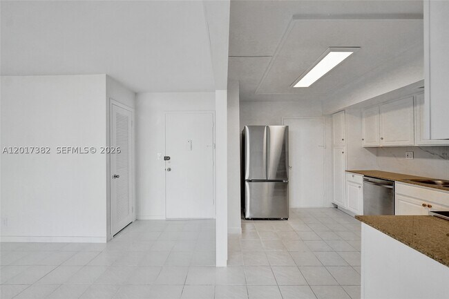 Building Photo - 1600 S Ocean Dr